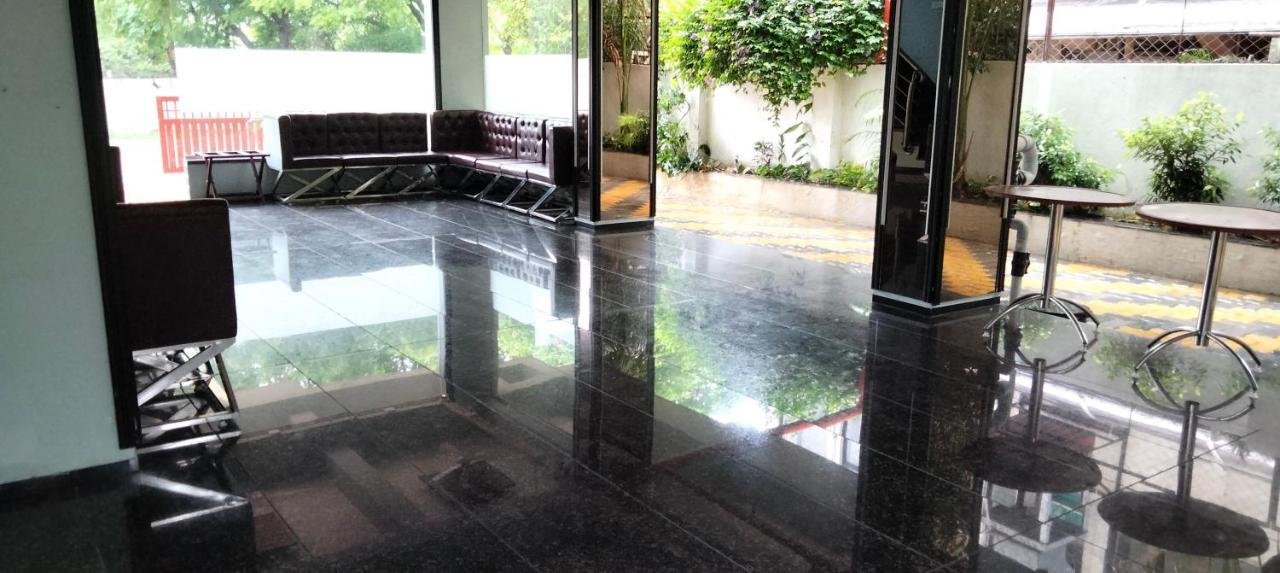 Hotel Airport Kk Nagpur Buitenkant foto